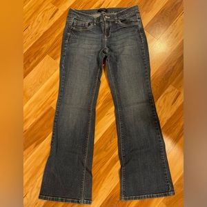 White House Black Market Sz 6 Short Noir Jeans